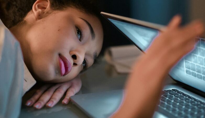 O burnout emocional no dating digital