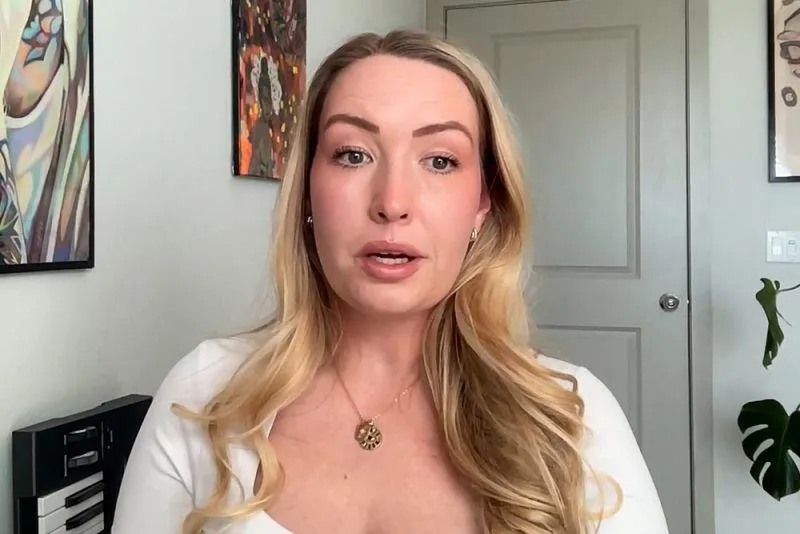 Social media is full of videos of men trying to pick up women. Your secret tool? These smart glasses