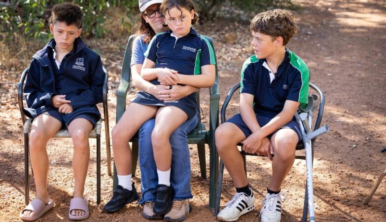 "Superhuman". 13-year-old boy swims 4 km to save mother and brothers swept into the sea