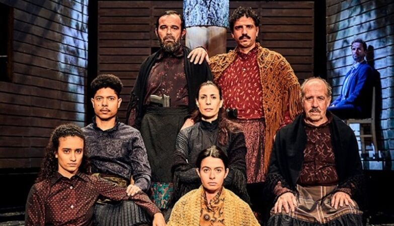 Insults, fruit and stage invasion at the German premiere of a Portuguese play about “killing fascists”