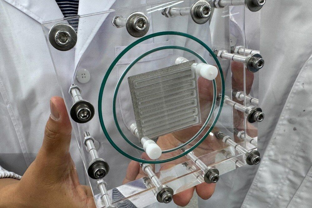 New machine turns CO2 into jet fuel