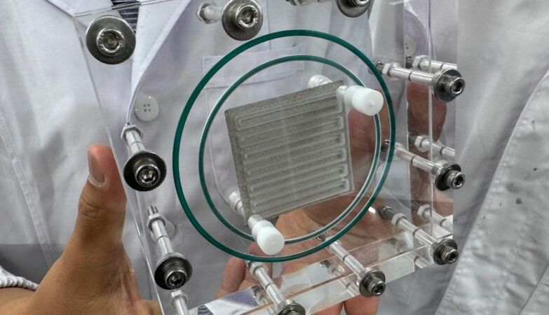 New machine turns CO2 into jet fuel