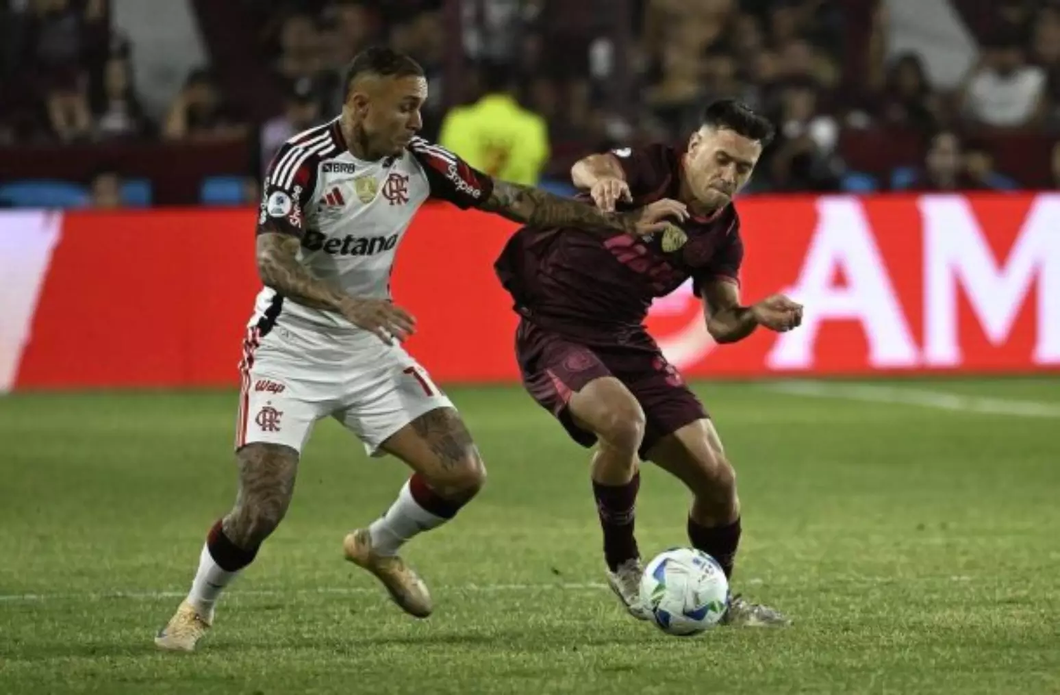 Rubro-Negro was beaten 1-0 by Lanús in the first game of the Recopa. Flamengo will have to win by two goals in the return game.