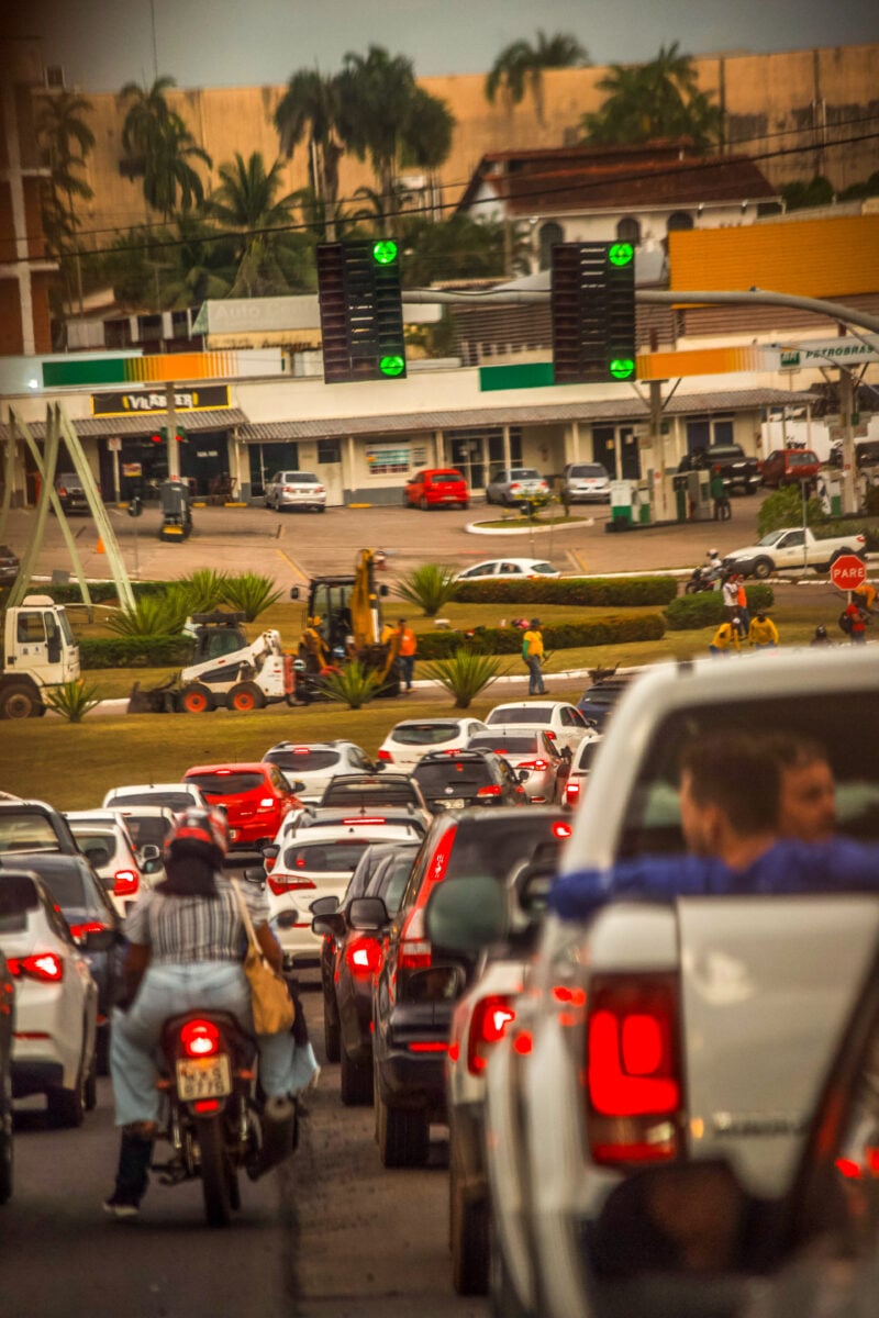 Quinta-feira será de calor, sol entre nuvens e chuvas pontuais, com chance média de pancadas fortes em diferentes regiões do estado.