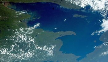 When continents try to separate (unsuccessfully)