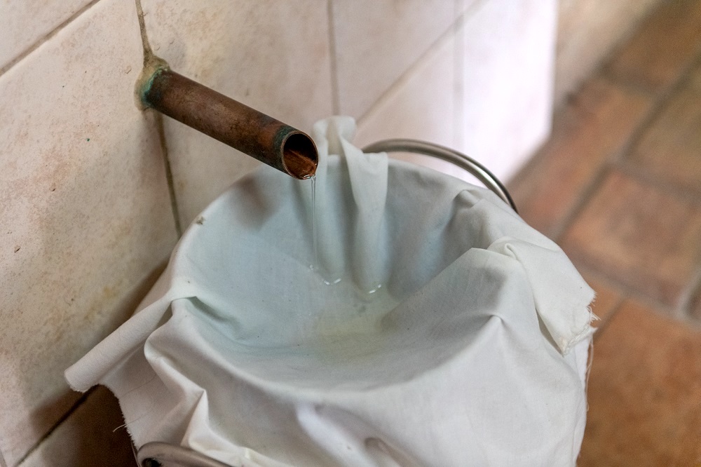 Walking tour in Cortelha includes a visit to medronho distilleries in Serra do Caldeirão