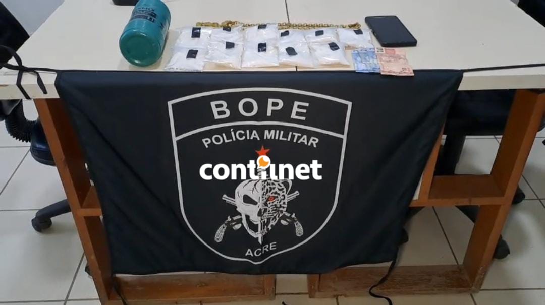 Suspect is arrested by police with drugs inside home in Rio Branco