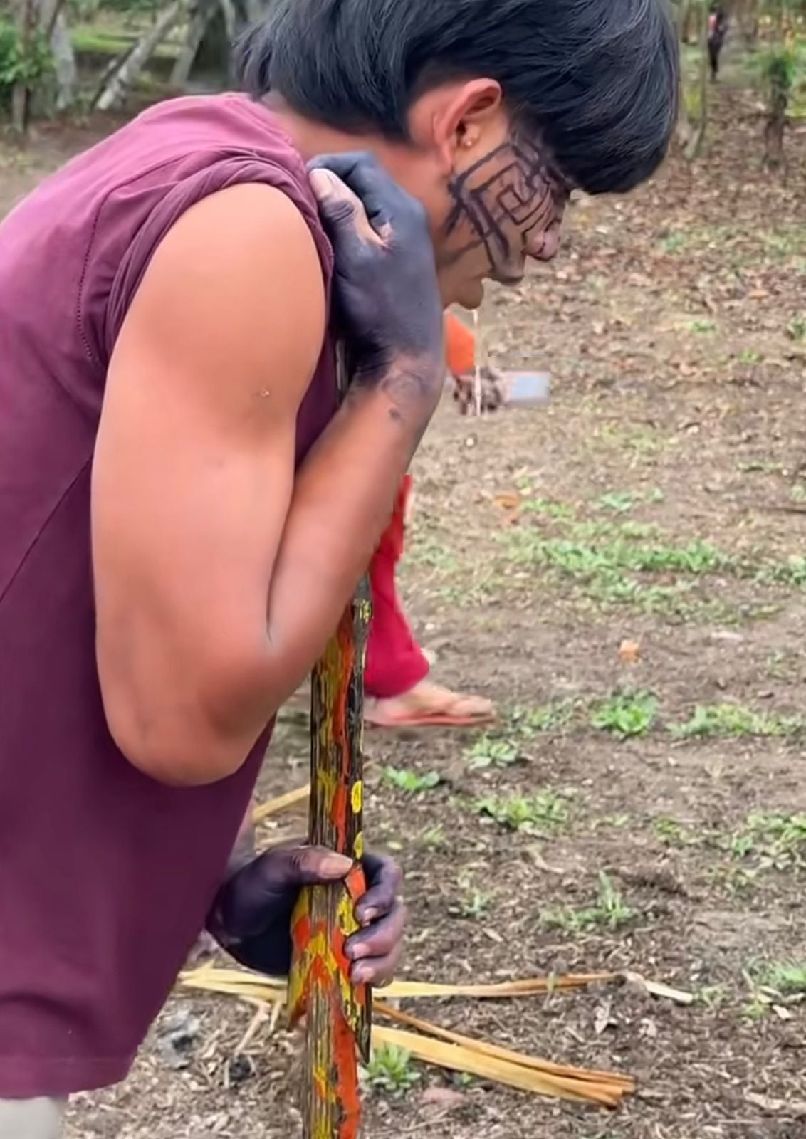 Video shows ritual with kambô and intense effects of shared use on social media