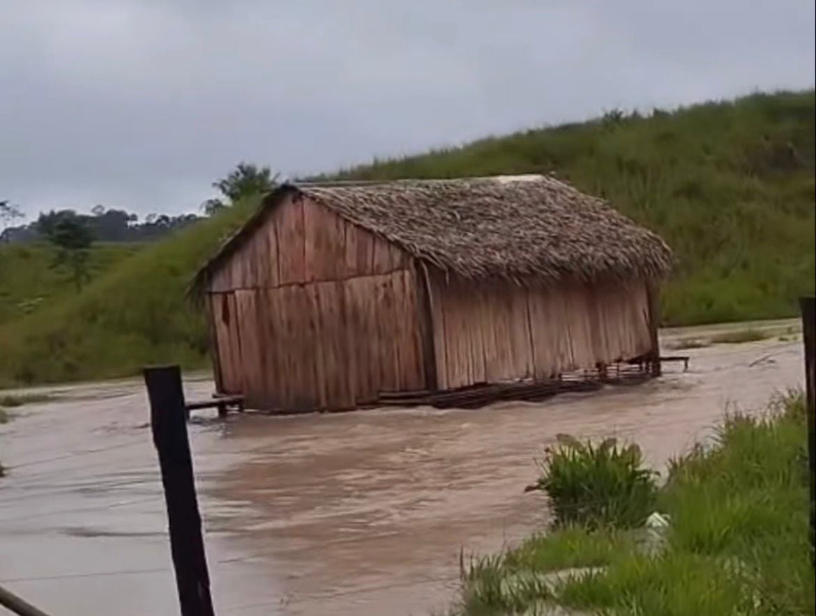 Flooding on the Murú River hits the Ibuaçu community and affects more than 100 families, who face flooding and losses with rising waters.