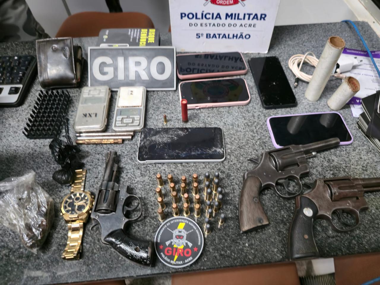 PM breaks up faction meeting, seizes weapons and drugs and takes suspects to the police station; one had an open warrant and the other was wearing an ankle bracelet.