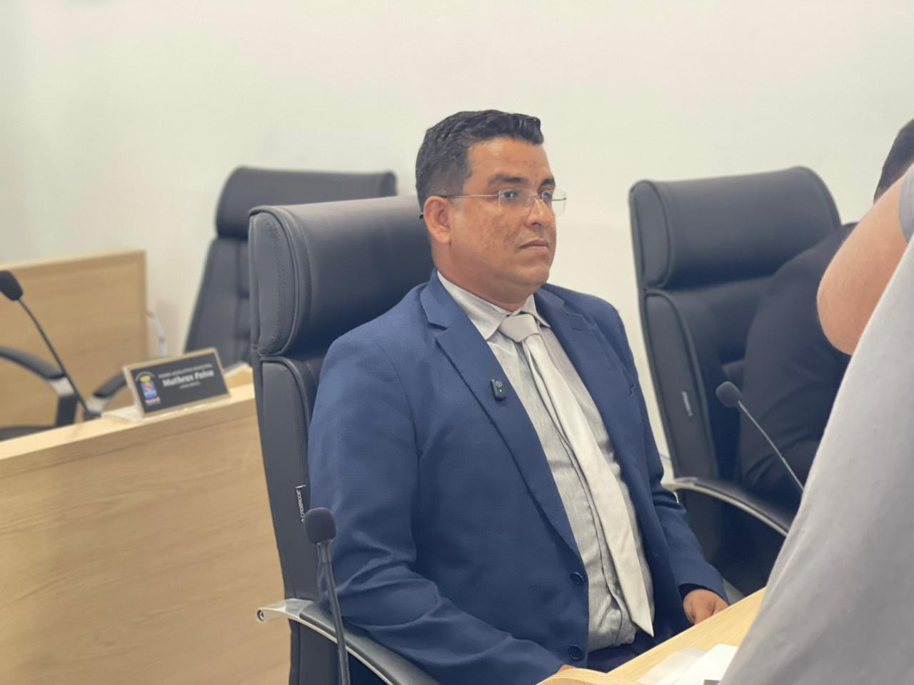 Aiache admite reação e defende corte nos salários de secretários