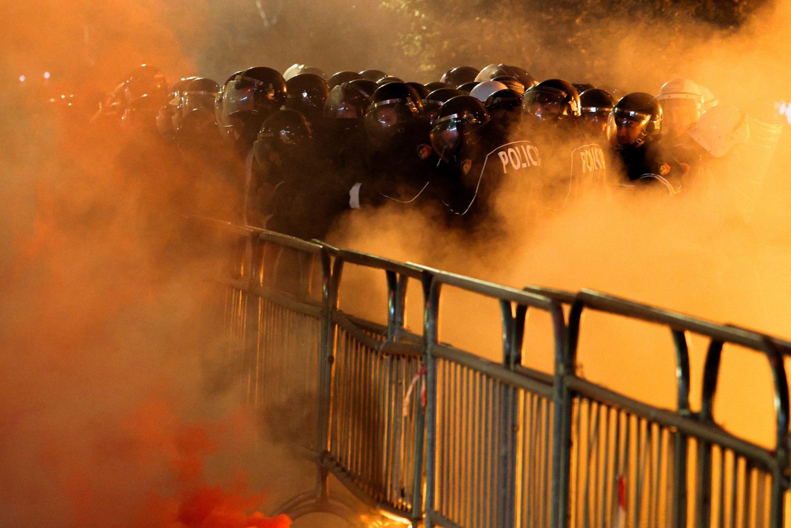 Albania: Demonstrators clash with the police in the shadow of Berisha
