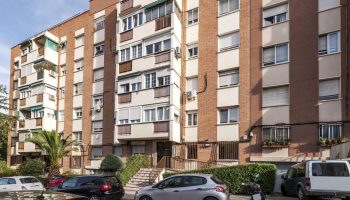 Renting and buying a house is inaccessible in the Algarve and metropolitan areas