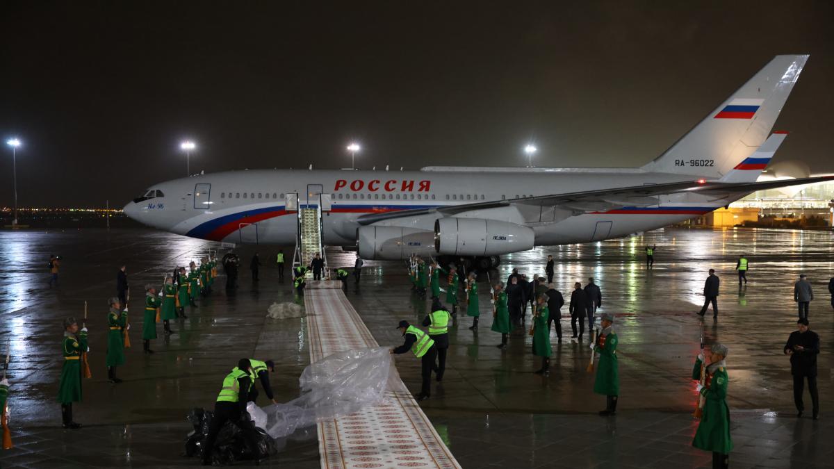 The Kremlin plane has to go to Egypt to reach Switzerland: the impossible route of the Russian negotiators