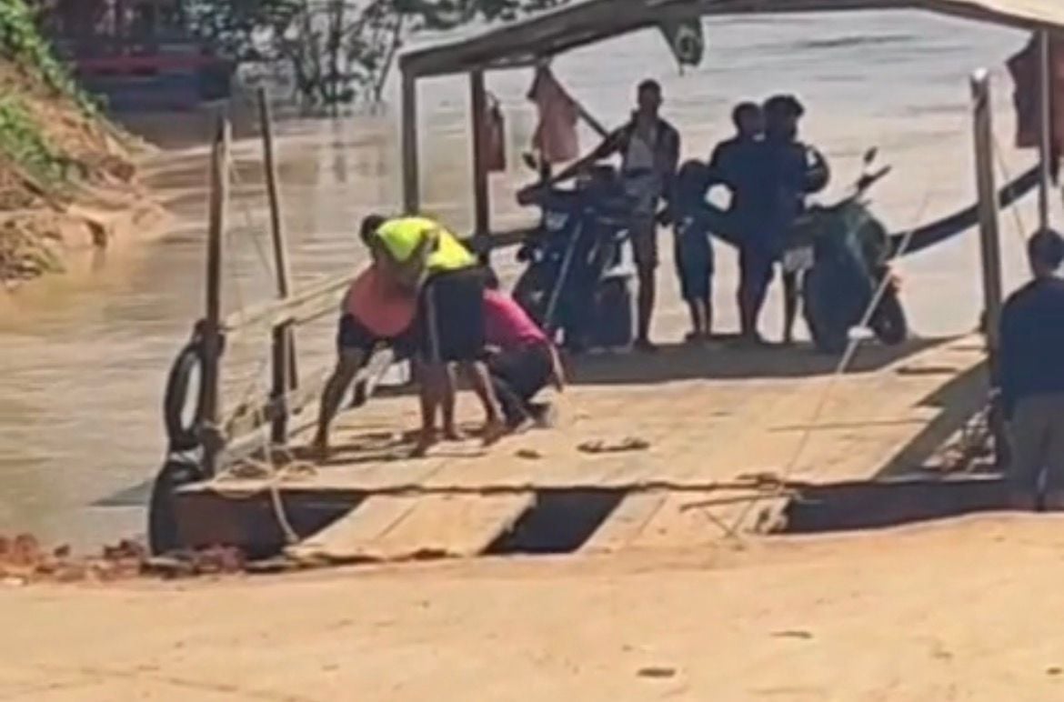 Durante o tumulto, outros passageiros tentaram intervir para conter os ânimos dos envolvidos e evitar que a situação se agravasse