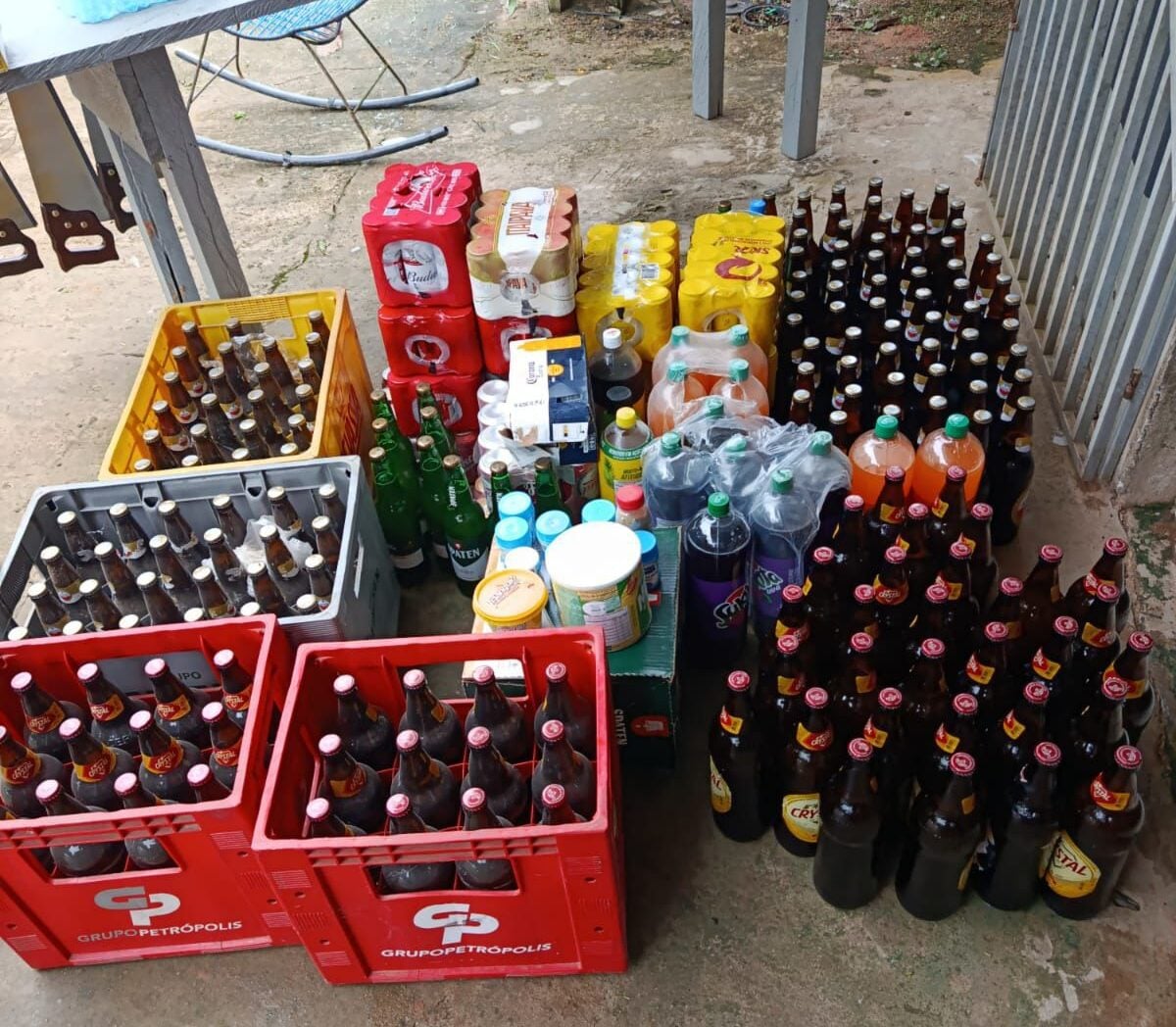 More than 700 expired drinks are seized during inspections at businesses in the interior of Acre
