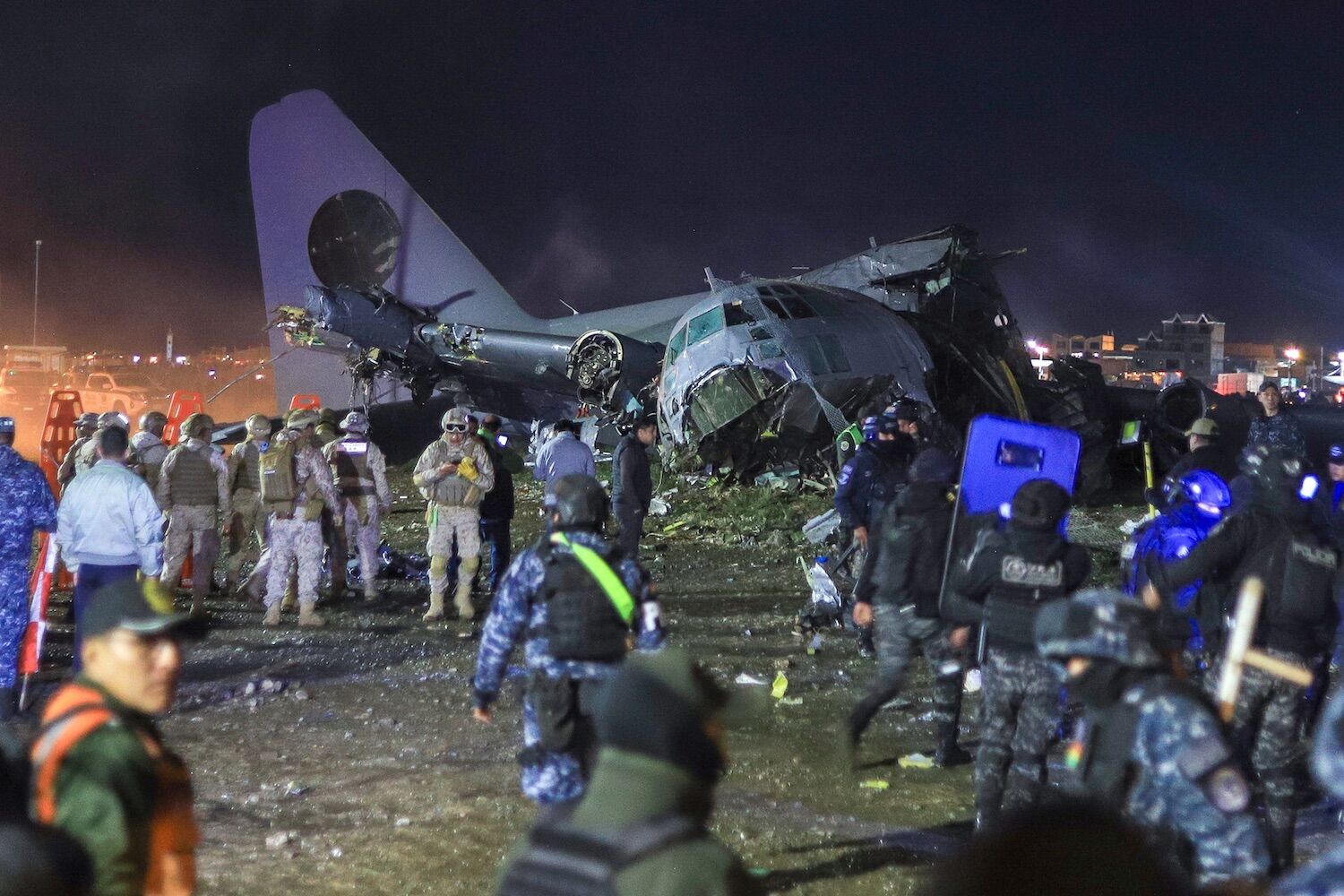 Plane loaded with money crashed in Bolivia. There are 20 dead (and a run on banknotes)