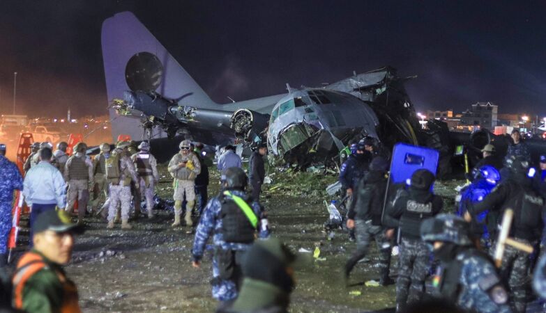 Plane loaded with money crashed in Bolivia. There are 20 dead (and a run on banknotes)