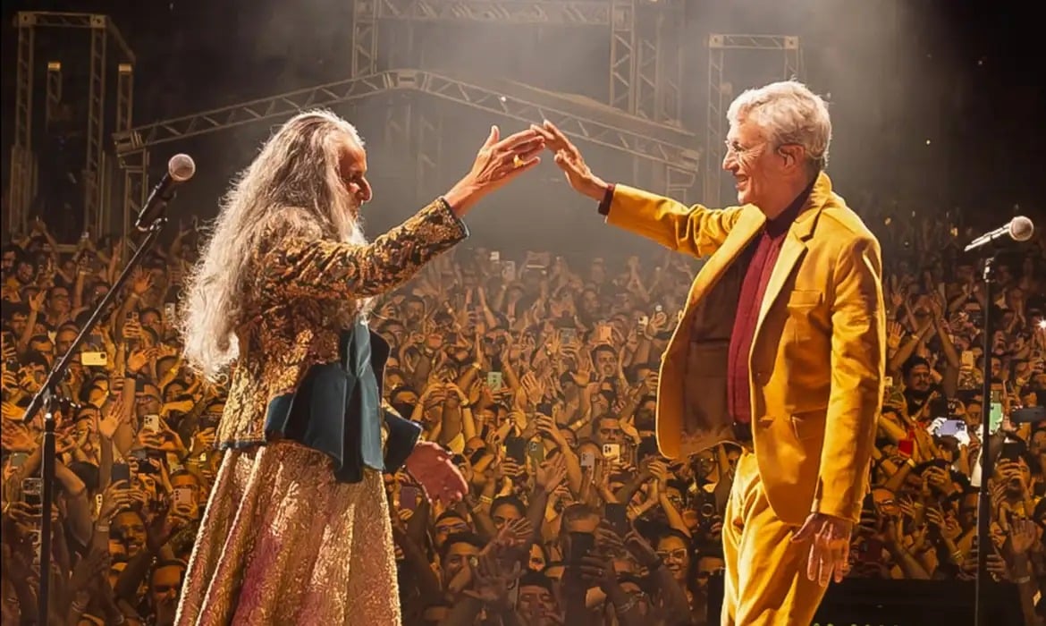 Caetano Veloso celebrates Grammy alongside Bethânia and celebrates Brazilian music