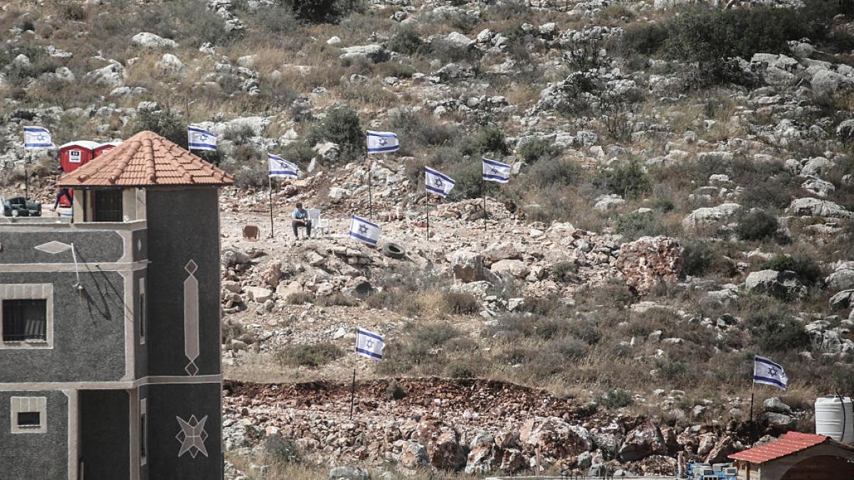 New Israeli measures in the occupied West Bank, a "de facto annexation"