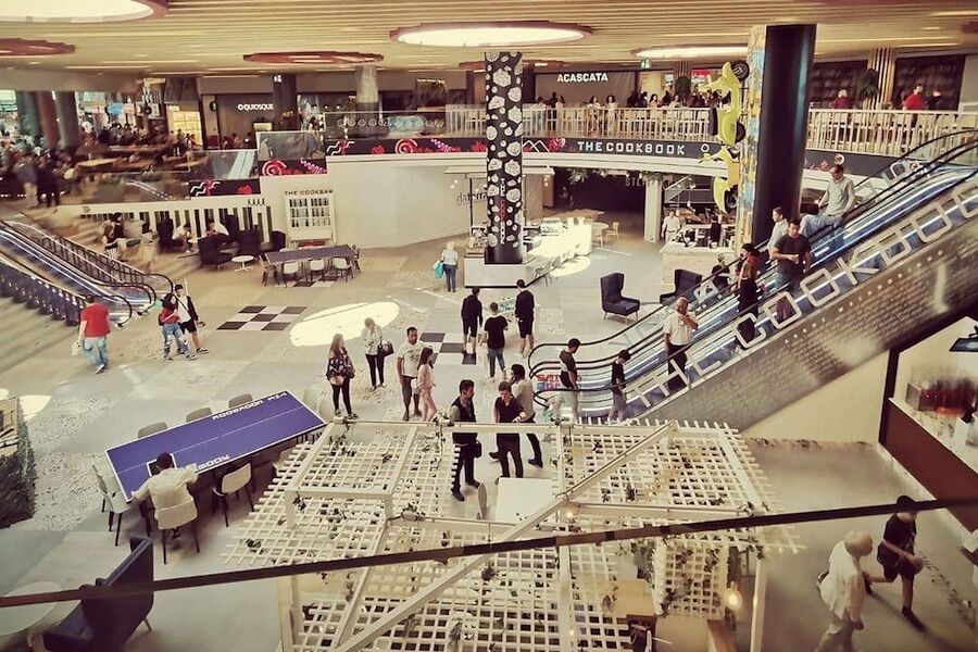 He died inside NorteShopping, after falling 9 meters. Nobody saw anything