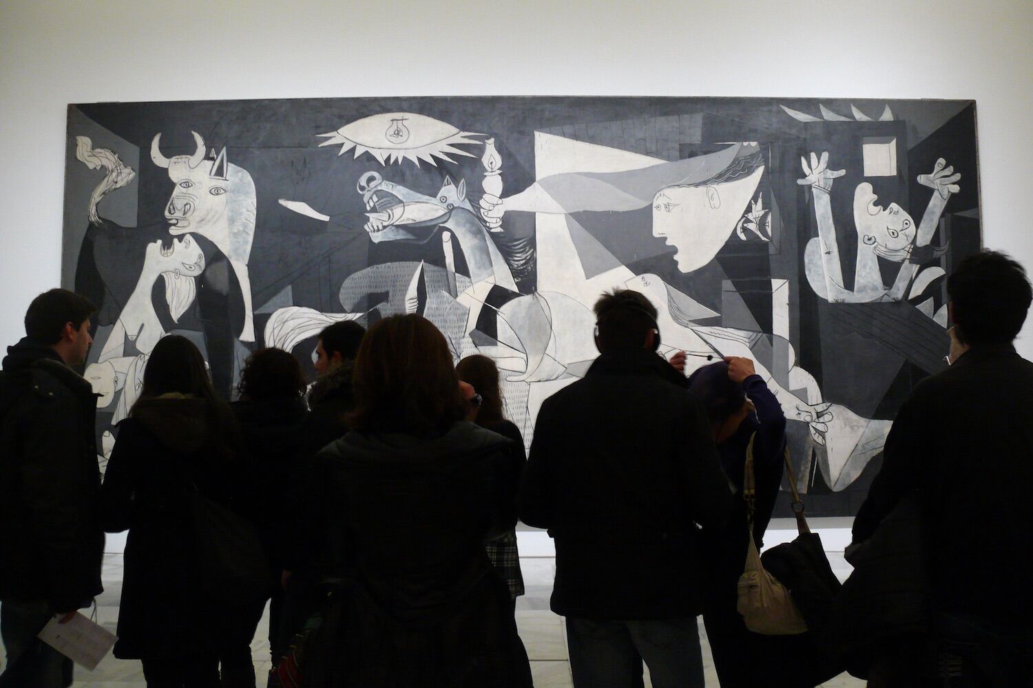 Xenophobia in Reina Sofia. Three elderly Jewish women expelled from museum for displaying symbols of Israel