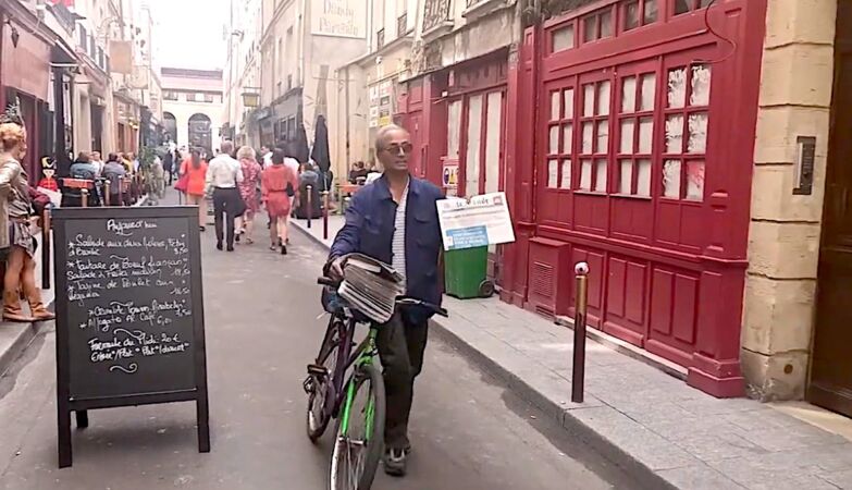 Ali Akbar, the last ardina of Paris, was ordained Knight of the Order of Merit by Macron