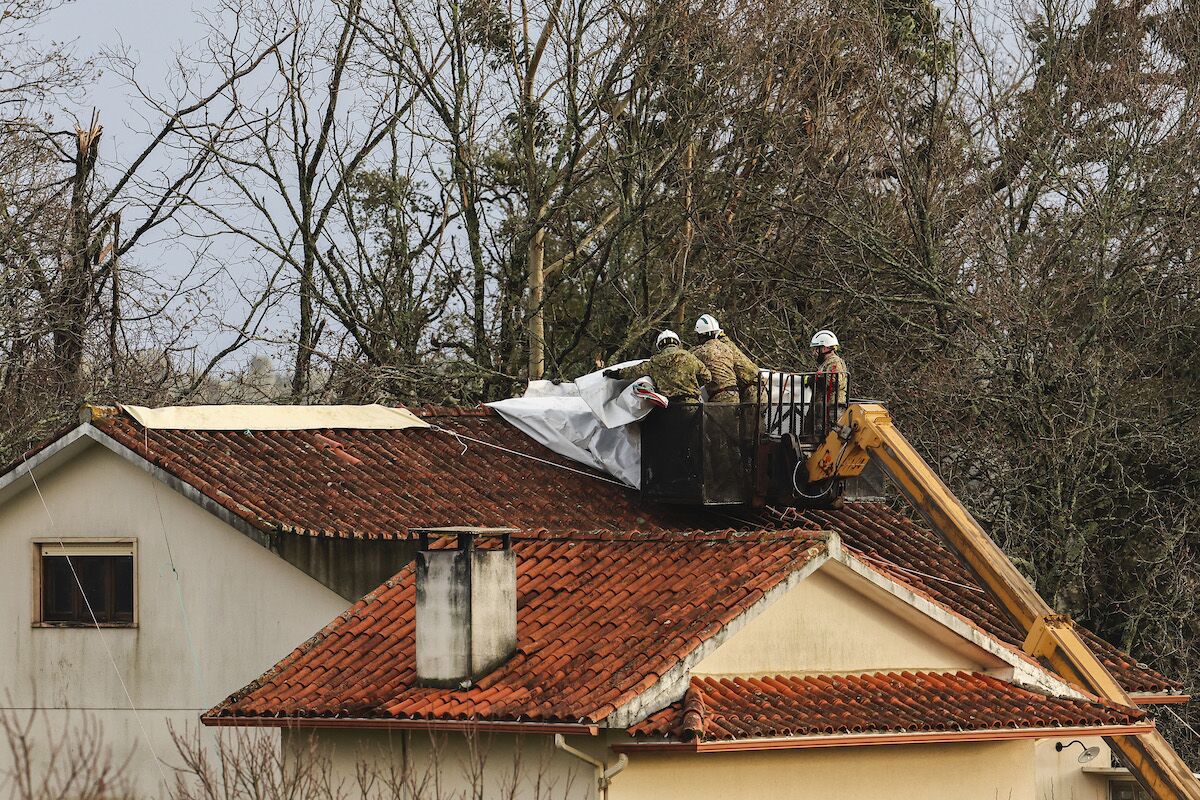 Another man on the roof died. Measures of “revolution” are coming