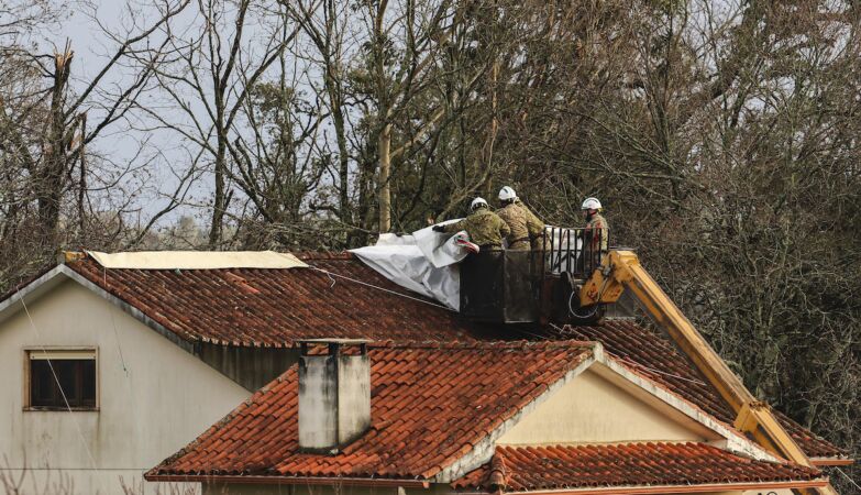 Another man on the roof died. Measures of “revolution” are coming