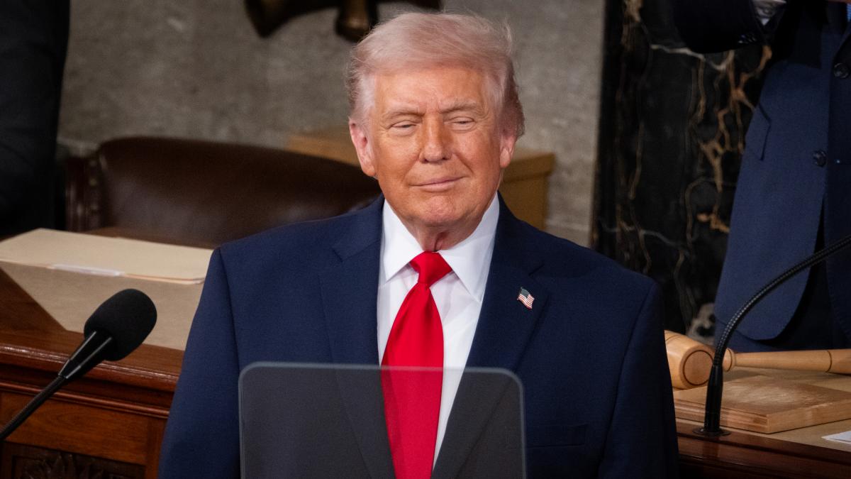 Trump threatens Cuba with "maybe" carrying out a "friendly takeover"