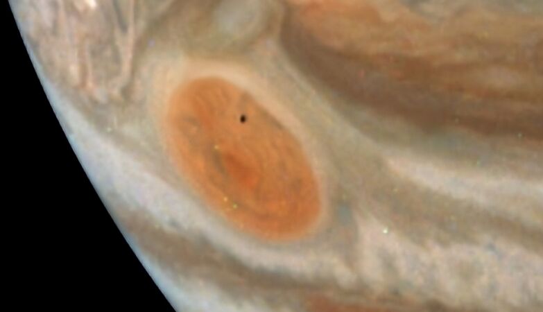 Rotten eggs unraveled the mystery of an exoplanet