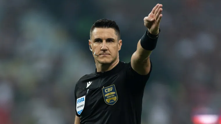 Expulsão de Carrascal no intervalo está na regra? Cartão vermelho foi legal? image