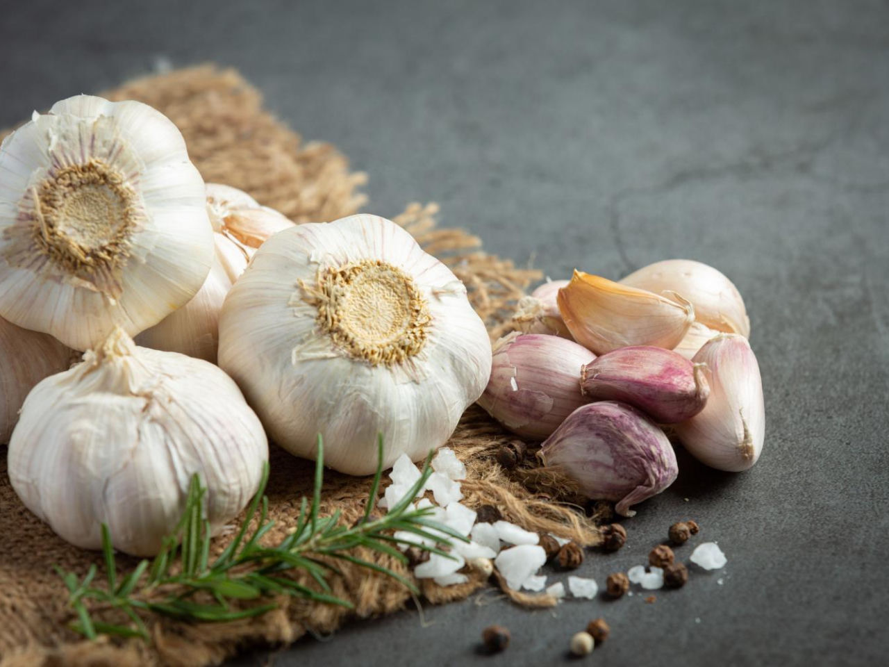 Worth knowing Do you buy such garlic? This is a big mistake! This one detail reveals the whole truth