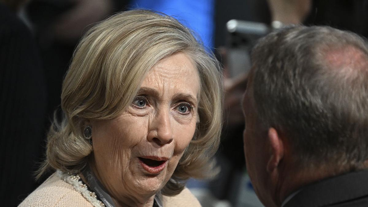 Hillary Clinton's statement about her ties to Epstein, suspended due to the leak of a banned photograph