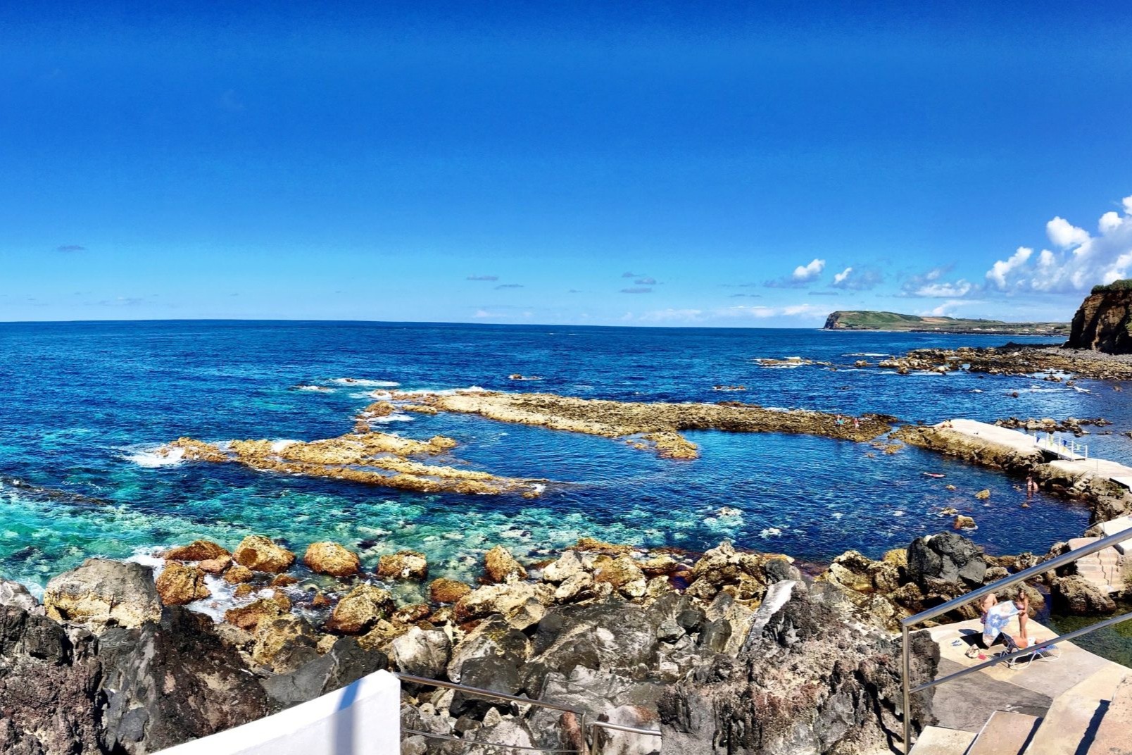 Piscina natural na Ilha Terceira. Crédito: Foto DR