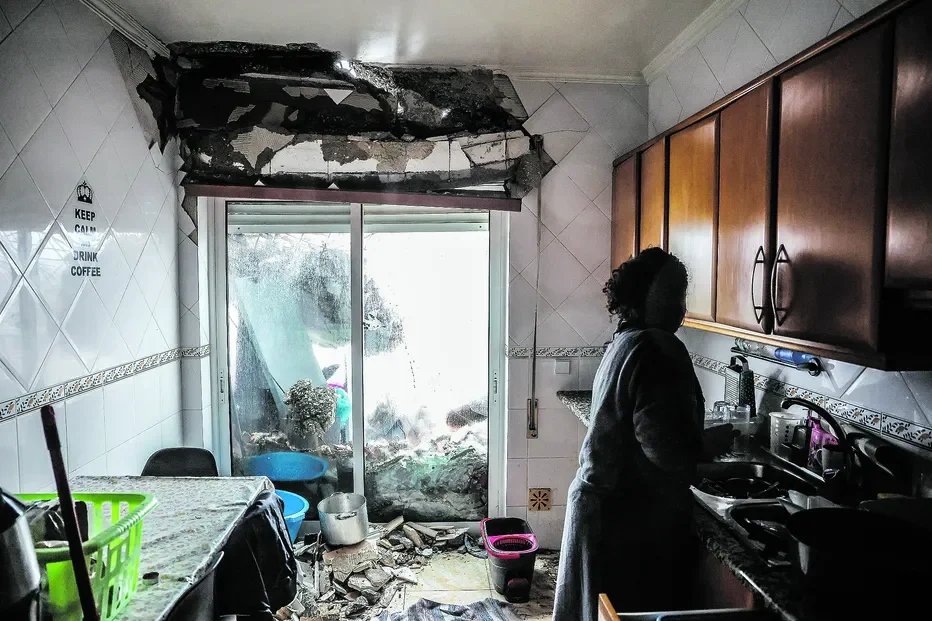 Casa danificada depois da passagem da depressão Kristin. Crédito: Lusa