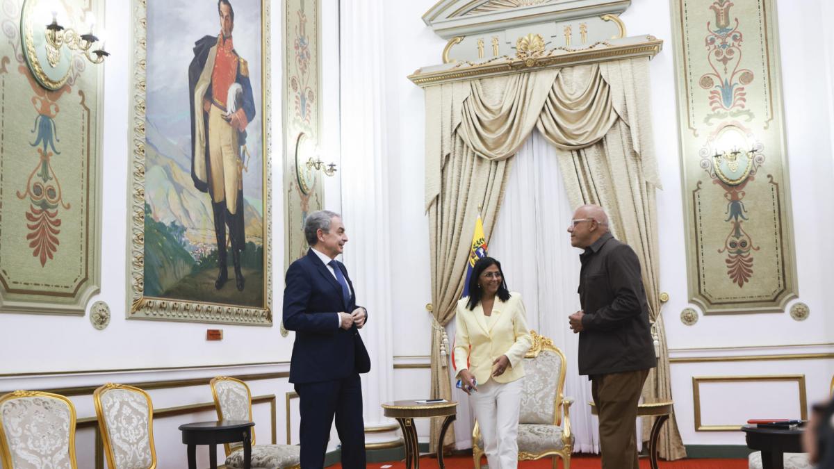 Zapatero highlights his "great trust" in Delcy Rodríguez during his visit to Caracas: "There is a rebirth of Venezuela"