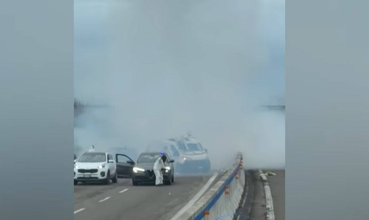 Italy: Gunmen with fake police cars blew up an armored van