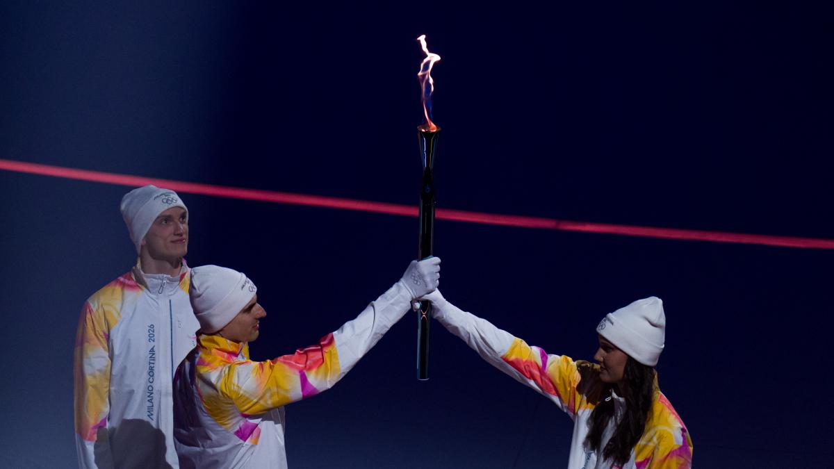 Italian students explode at the passing of the Olympic torch in Milan: “Israel out of the Olympic Games”