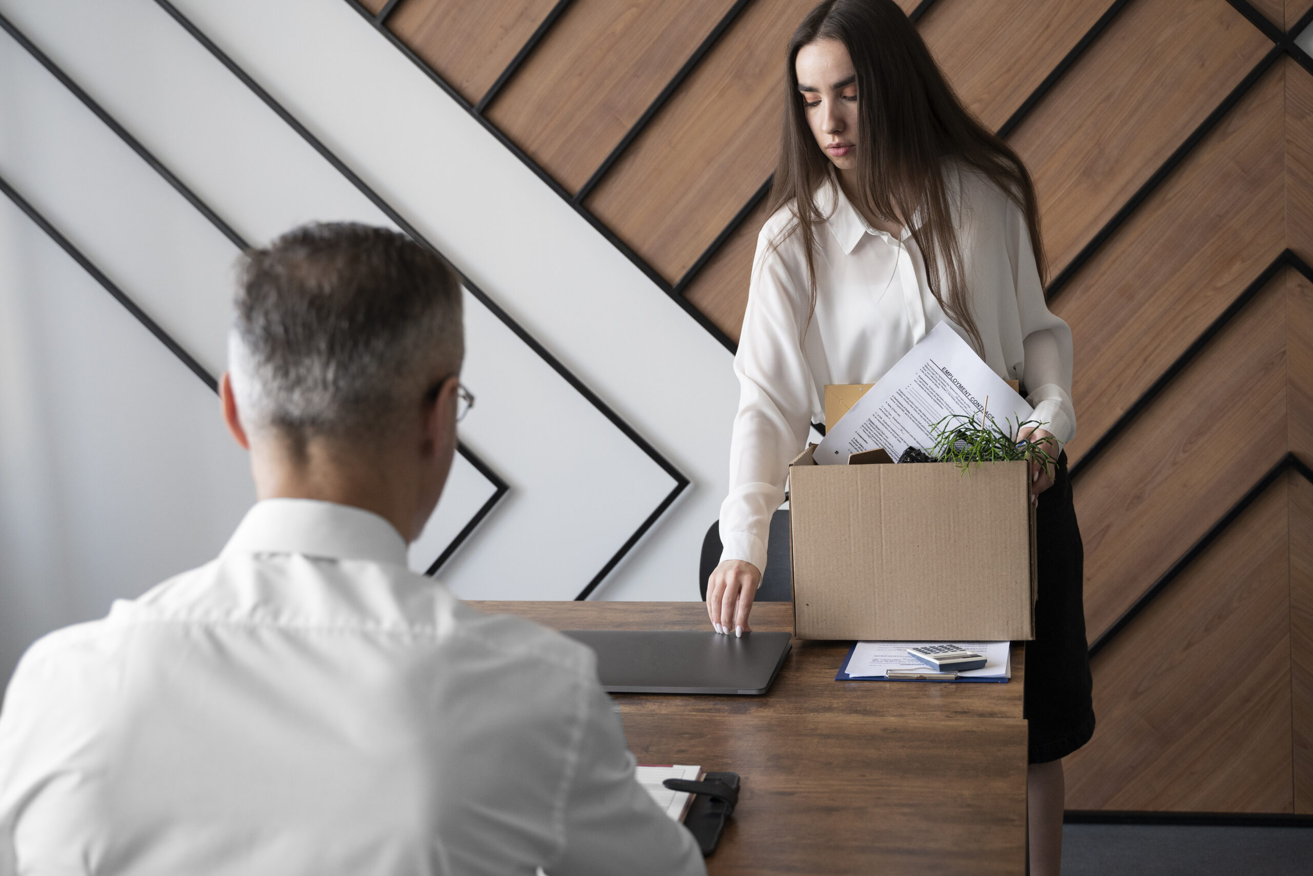 Employee fired for not completing probationary period: company forced to pay €20,000 in compensation