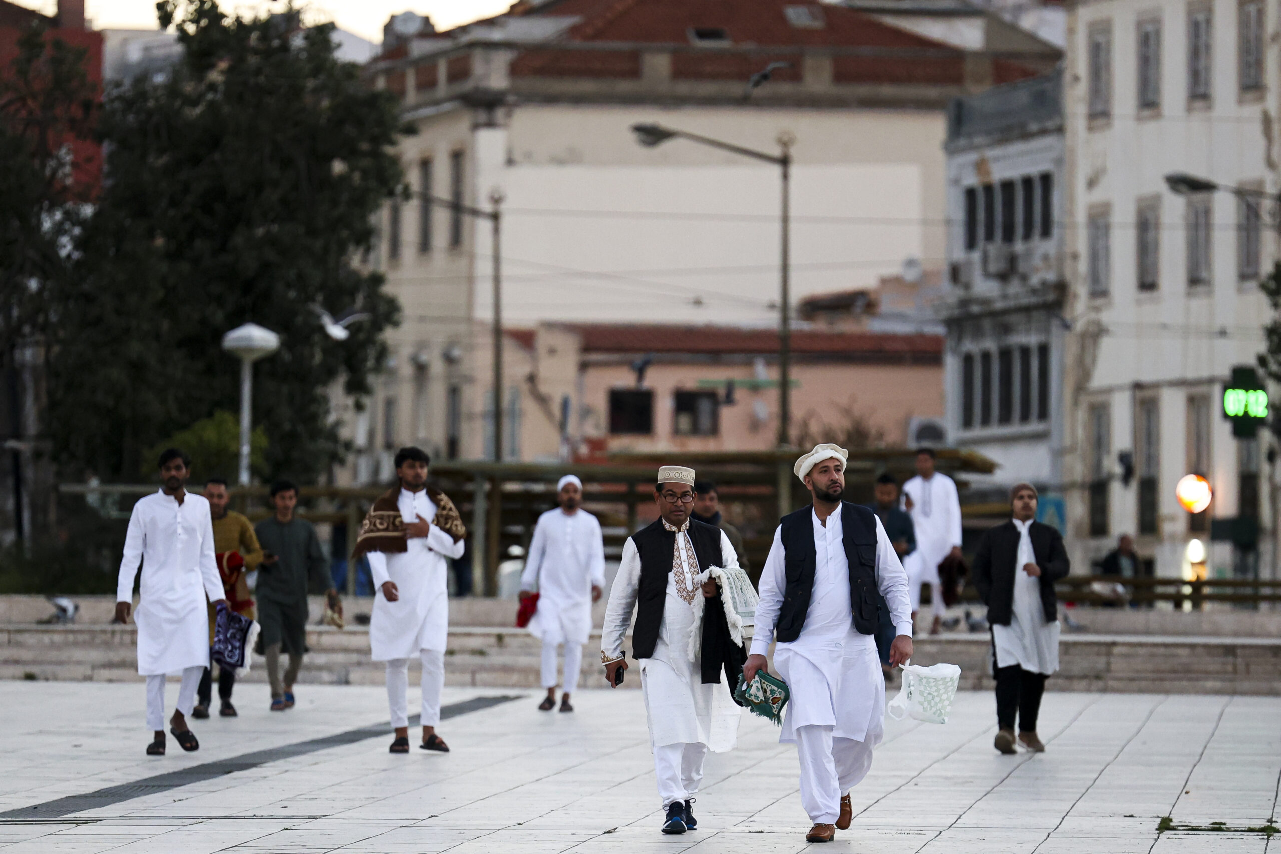 Muslim workers can ask to leave work early during Ramadan in Spain: what about in Portugal?