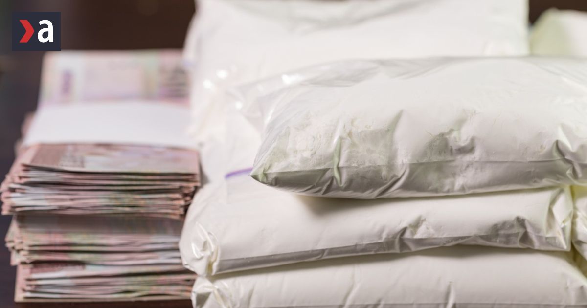 Sweet cover for drugs: Gang smuggled cocaine from Berlin to Prague hidden in whipped cream cakes