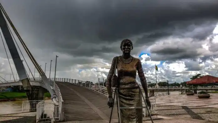 Forecast indicates a hot and muggy Tuesday, with sun, increasing clouds and occasional rain in Acre