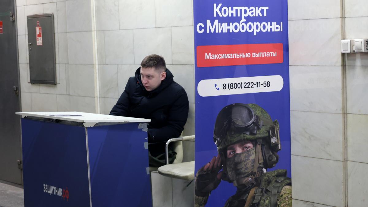 Russian troops suffer a major messaging crisis and begin to look askance at carrier pigeons