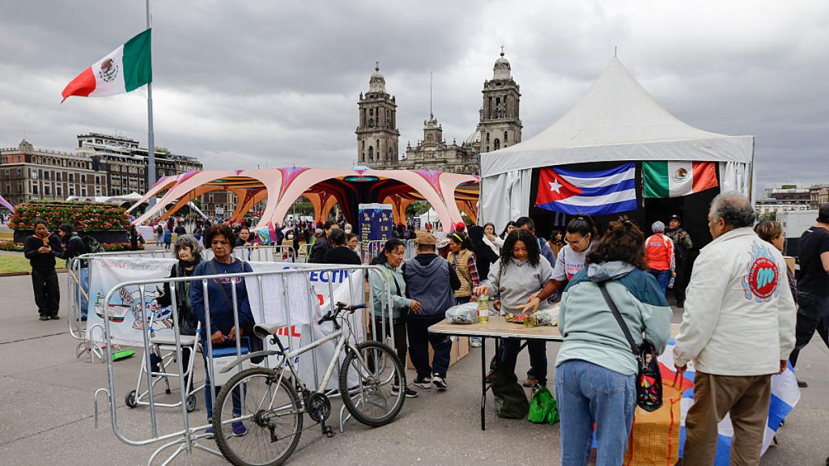 Mexico delivers a balloon of oxygen to Cuba with a second shipment of humanitarian aid