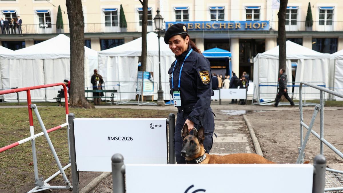 Will we always have Munich?: the great event of world defense, with the known order "under destruction"