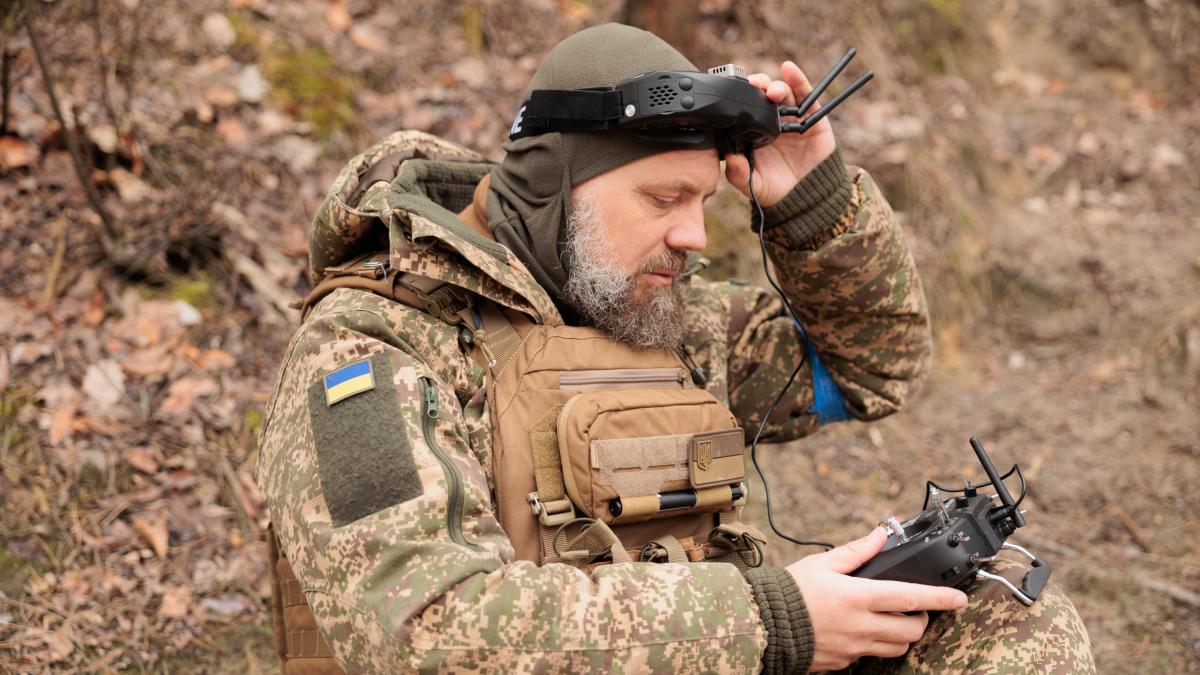 A Ukrainian drone enters a Russian warehouse looking for tanks and finds the unthinkable: "We didn't expect to see horses"