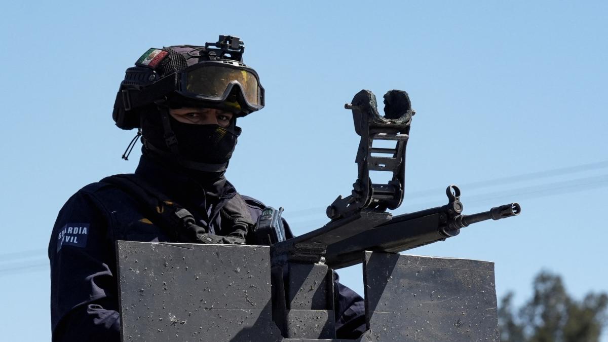 Mexico deploys thousands of soldiers to stop violence after the death of El Mencho: up to 23 prisoners have escaped