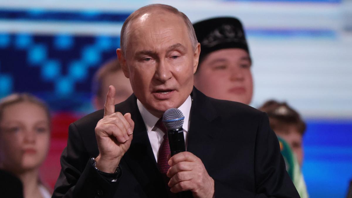 Putin's "panic button": he will be able to turn off all internet and phones in Russia with a single order