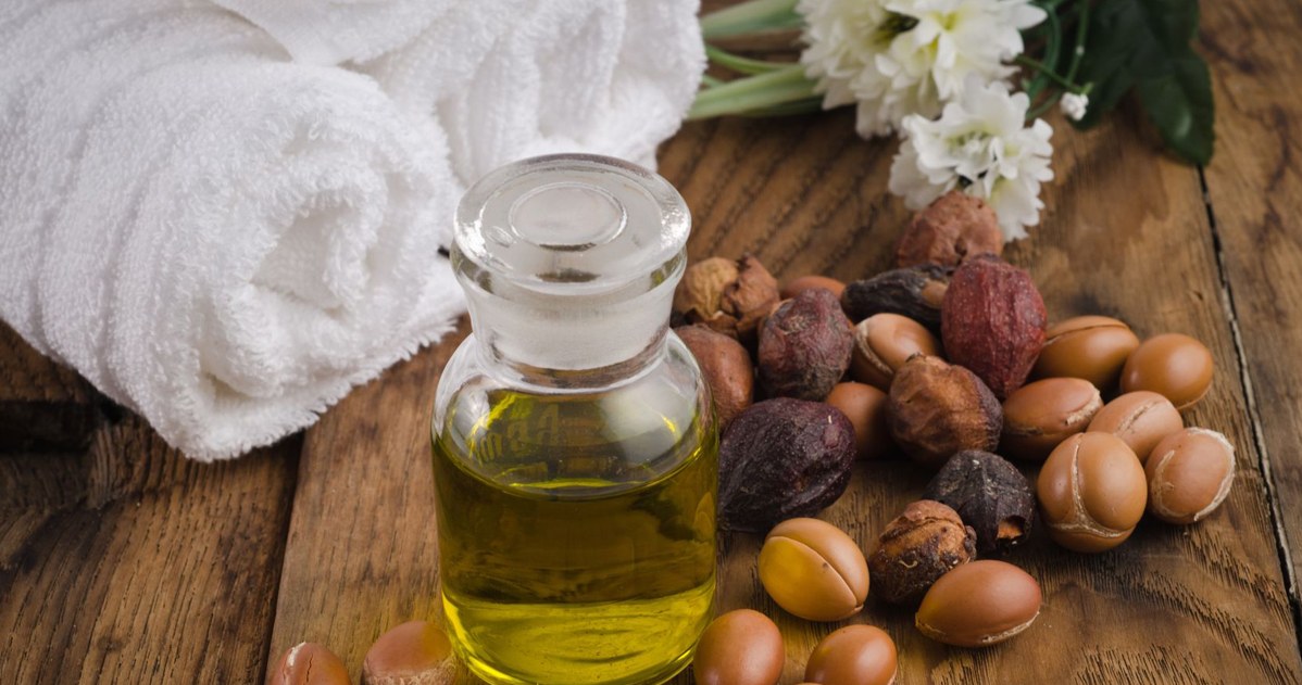 Argan oil is a universal product known primarily for its caring, moisturizing and strengthening properties.